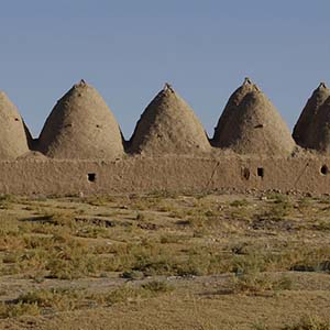 Harran beehive houses. Photo by Zhengan via Wikimedia Commons.