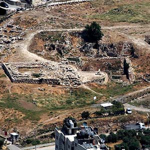 Shechem at Tell Balatah. Photo via Wikimedia Commons.